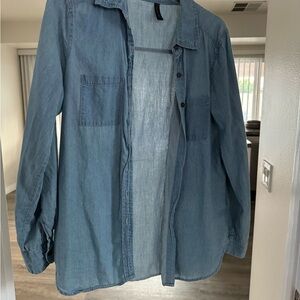 Tilly’s long sleeve button up